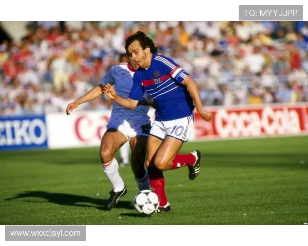 历代世界足球明星的辉煌成就与传奇故事全景回顾